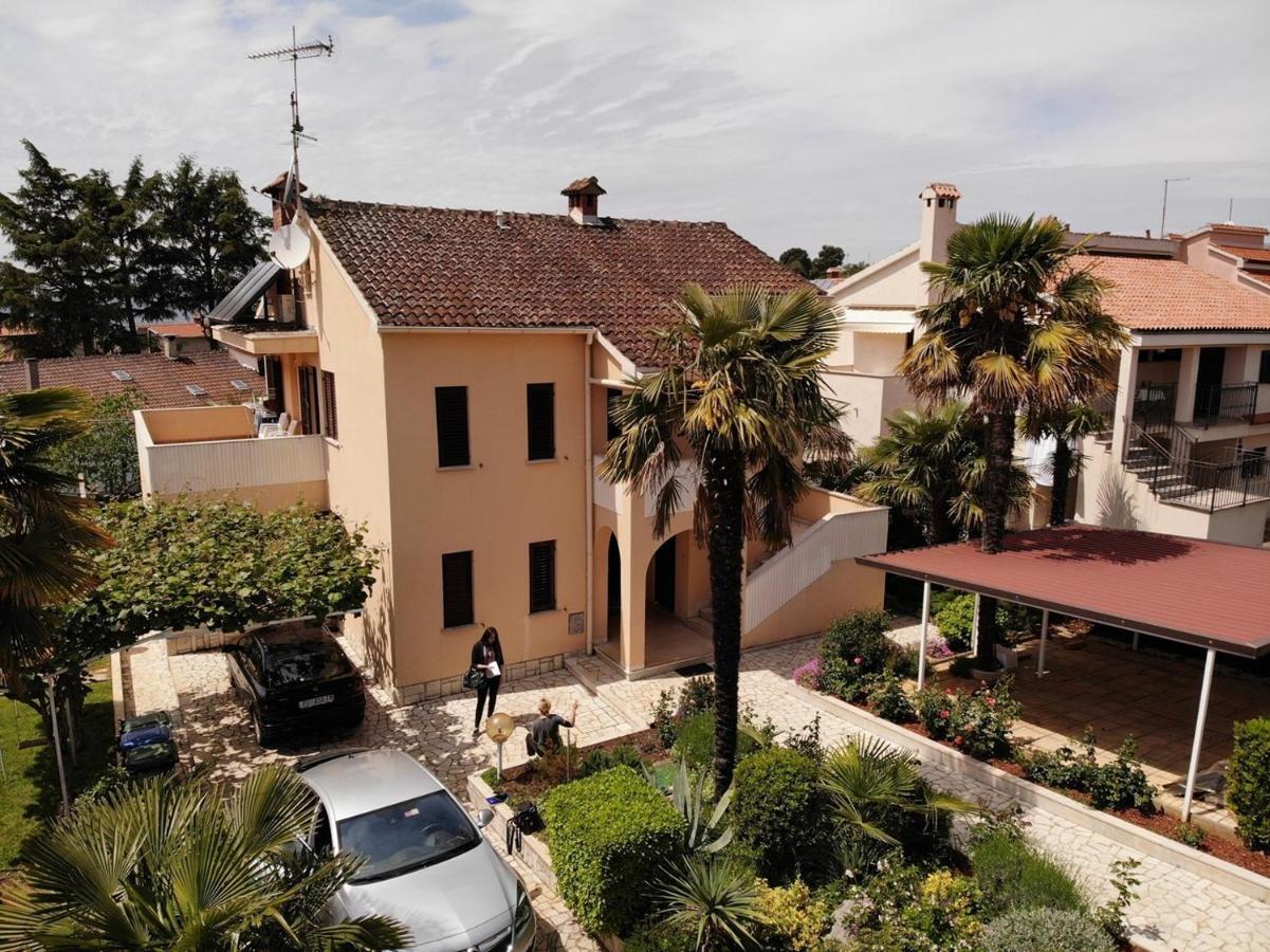 Apartment A4 Ines Near *